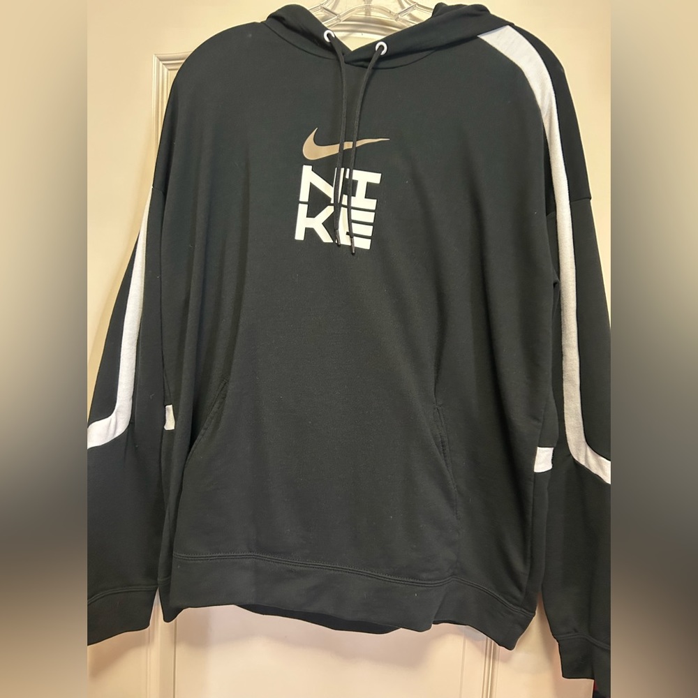 Nike Men’s club graphic hoodie